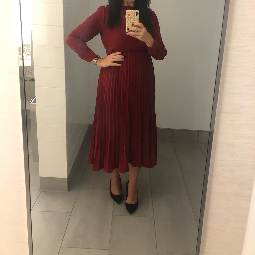 Long-sleeved Red Pleated Midi Dress